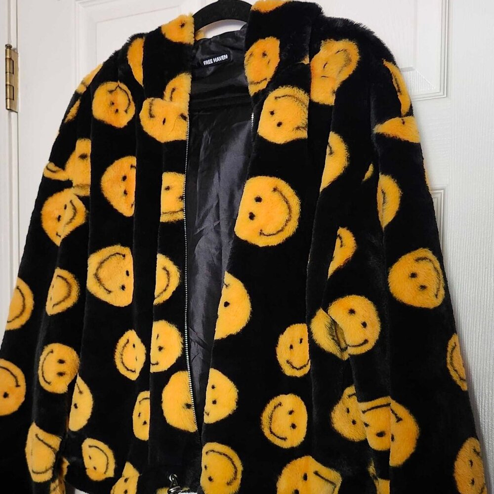 Free Haven Smiley Face Plush Hoodie - Picture 2 of 9